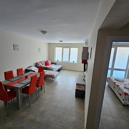 кастро/castro Apartamento Carevo