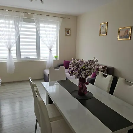 кастро/castro Apartamento Carevo